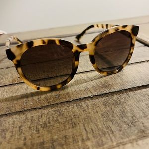 All in Motion women’s round tortoise shell print sunglasses